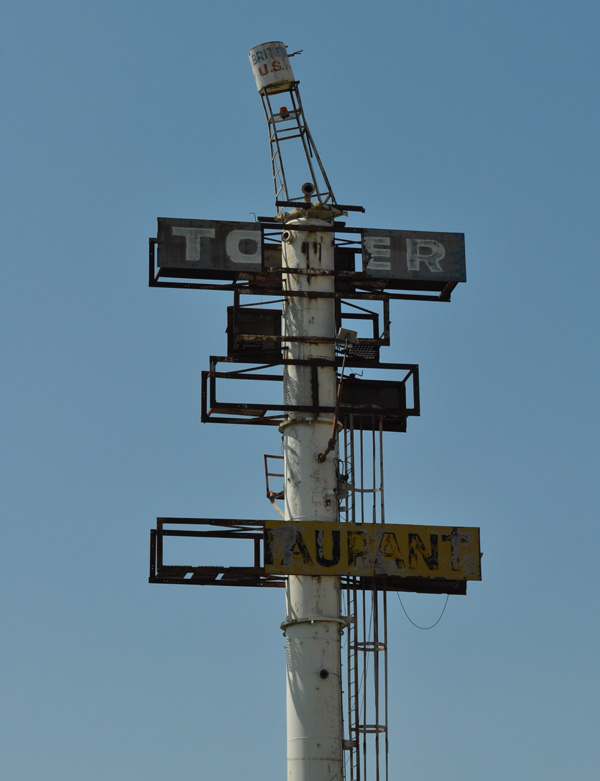 groom-roadside attraction britten water tower sign